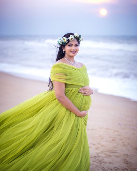 Book us for a golden hour beach maternity photoshoot, where every moment is bathed in radiant beauty and everlasting magic. Liking, commenting and sharing will be very much appreciated 😁 For Bookings DM or Whatsapp us @+91 9962609796 Shot by @chuppido Shot on @canonindia_official #5dmarkiv @godoxlighting #thephotophiles #momentsinmotherhood #mompreneur #photooftheday #expectingmom #babybump #maternityphotoshoot #healthypregnancy #maternityphotographer #maternityphotosession #babyonthewa... Maternity Photoshoot On Beach, Shower Poses, Maternity Beach Photoshoot, Maternity Gowns For Photoshoot, Beach Maternity Photoshoot, Maternity Gown Photography, Gown Photography, Maternity Photography Poses Couple, Net Skirt