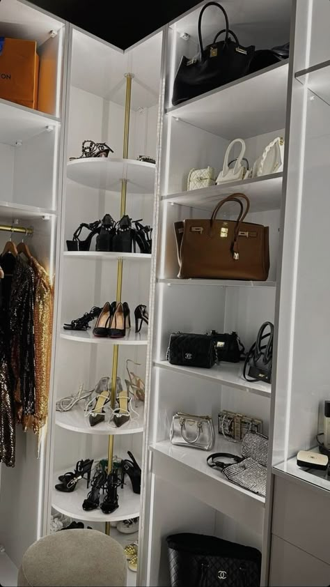 Lux Interior, Room Organization Bedroom, Walking Closet, Dream Closet Design, Fashion Designer Clothes, Luxury Closets Design, Amazing Nails, Closet Layout, Beauty Room Decor