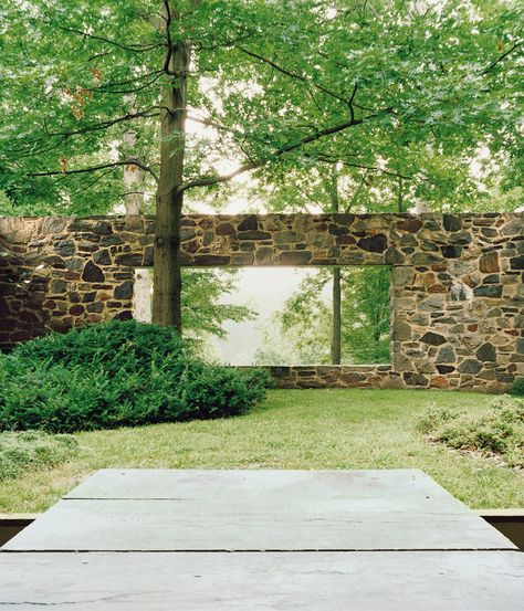 Marcel Breuer Hooper house. A large rectangular cut in the back wall of the house creates views from the entrance through a courtyard to the trees and lake beyond. Boquets Handmade, Soffit Decor, Sombrero Craft, Hooper House, Chanukah Decorations, Apartment Rooms, Alpine Decor, Villa Architecture, Extravagant Homes