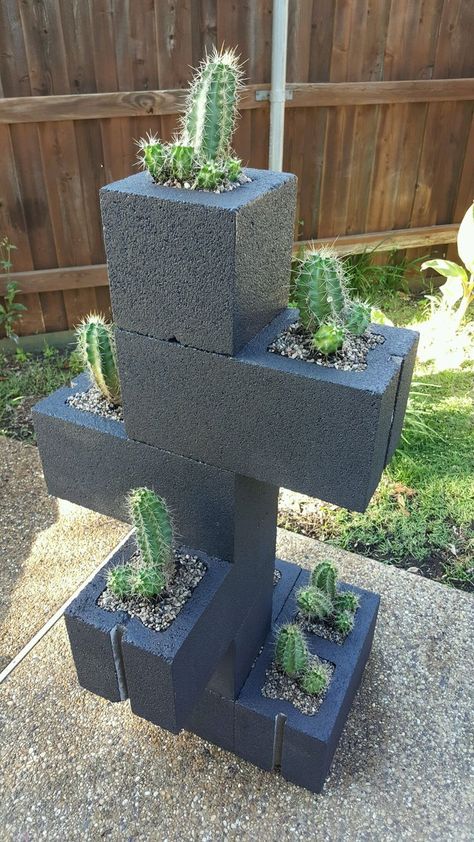 Cinder Block Garden, Cinder Blocks, Front Yard Garden Design, Garden Decor Projects, Videos Cooking, Diy Backyard Landscaping, Home Landscaping, Garden Yard Ideas, Backyard Garden Design