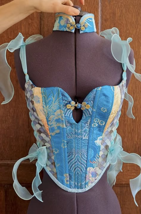 Ocean Corset, Fish Inspired Fashion, Jjba Fashion, Aquatic Fashion, Pearly Queen, Corset Aesthetic, Artistic Outfits, Mermaid Corset, Fairycore Fashion