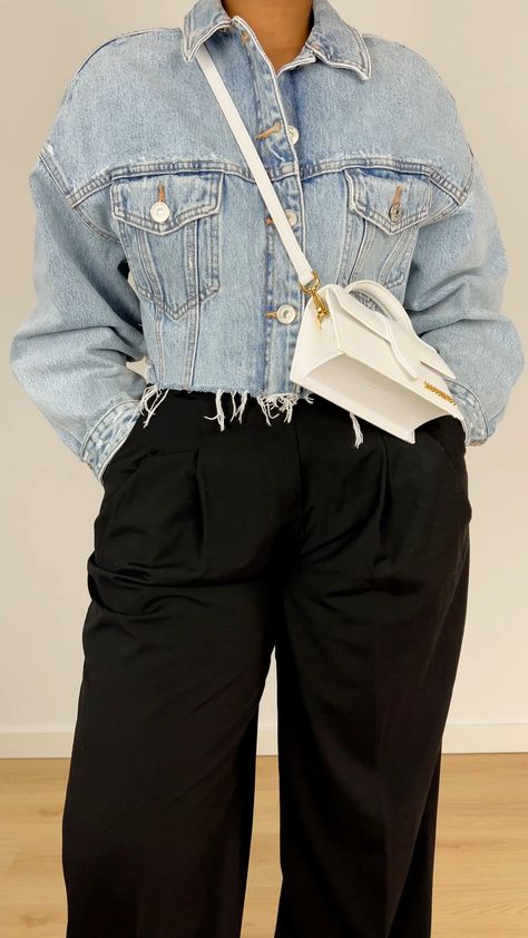 Jean On Jean Outfit Denim, Modest Jeans Outfit, Modern Chic Outfits, Elegant Outfit Casual, Denim Dress Style, Crop Top Styles, Casual Chic Outfits, Streetwear Chic, Denim Fashion Women