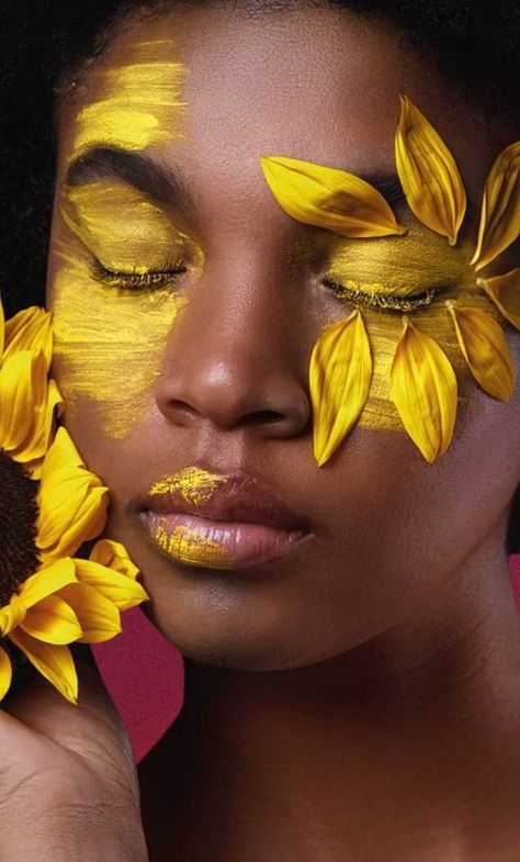 Yellow Photoshoot, Sunflower Makeup, Fashion Editorial Makeup, Yellow Photography, Flower Makeup, Flower Face, Flower Photoshoot, Glam Photoshoot, Friend Poses Photography