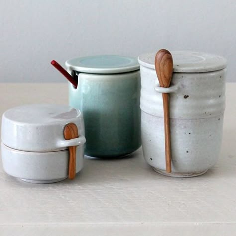 Summer Ceramics, Unique Tableware, Ceramic Kitchenware, Ceramic Containers, Diy Keramik, Tanah Liat, Keramik Design, Pottery Classes, Ceramic Inspiration