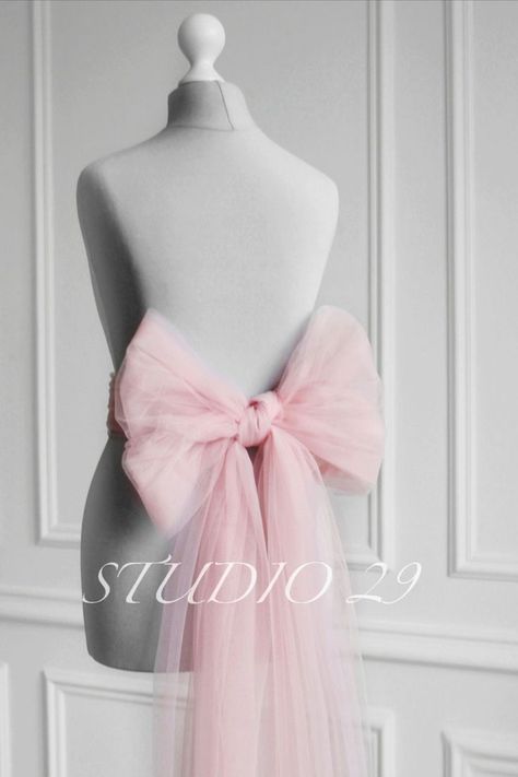 Removable big bow with tail for wedding dress #bridalbow #bowtrain #bowtail #tullebowbelt #weddingbow #bigbowbelt #detachblebow #ballgown #fairytailwedding #bridaloverskirt Old Ball Gowns, Wedding Dress Bow, Big Bow Dress, Pink Bow Dress, Wedding Tulle, Pink And White Weddings, Big Wedding Dresses, Pink Tulle Dress, Tulle Bow