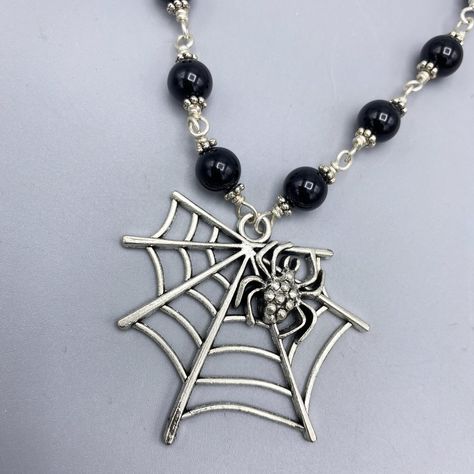 Spider necklace paired with onyx. I love the festive decorations and jewelry this time of year! #fallrocks #spidernecklace #onyxjewelry #onyxnecklace #spiderearrings #spiderjewelry #handmadejewelry #handmadeearrings #halloween #halloweennecklaces #halloweenjewelry #happyhalloween #halloweenlife #handmadejewelry #handmadewithlove❤ #handmadegifts #gemstonejewelrysale #halloweennecklace Spider Pendant, Cute Halloween Makeup, Spider Jewelry, Spider Necklace, Witch Necklace, Spider Earrings, Halloween Necklace, Playful Style, Onyx Jewelry