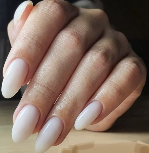 Soft White Oval Nails, Milky White Nails Round Shape, Nails White Cream, Off White Oval Nails, Milky Round Nails, Almond Acrylic Nails Milky White, Round Milky Nails, Round Milky White Nails, Cream Oval Nails