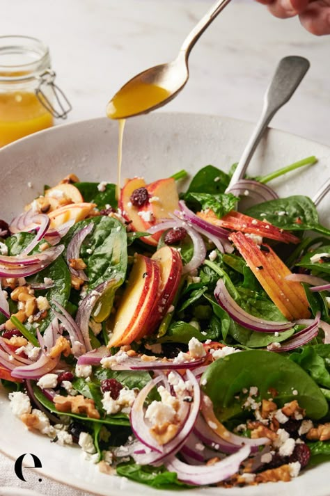 Classic Apple Spinach Salad Blue Zone Salad Recipes, Blue Zone Meals, Hardy Salads, Feta Dressing Recipe, Apple Salads, Apple Spinach Salad, Blue Zone Recipes, Delicious Healthy Salads, Samsung Fold