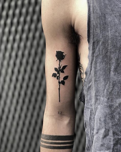 Tattoo Ideas Elegant, Black Rose Tattoo For Men, Butterfly Leg Tattoos, Black Rose Design, Tattoo Circle, North Star Tattoos, Black Rose Tattoo, Rose Tattoo Ideas, Rings Tattoo