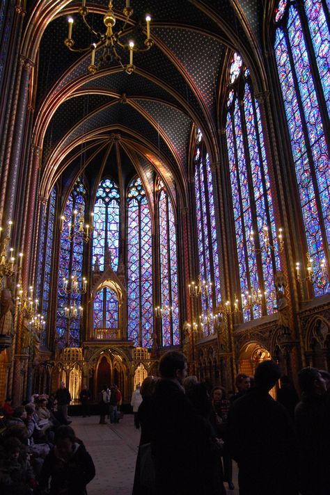 La Sainte-Chapelle à Paris, vue de la chapelle haute, XIII e s. Glass Stained Windows, Stained Windows, Sainte Chapelle Paris, Painting Paris, Ken Follett, Stained Glass Church, Beautiful France, Beautiful Paris, Church Windows