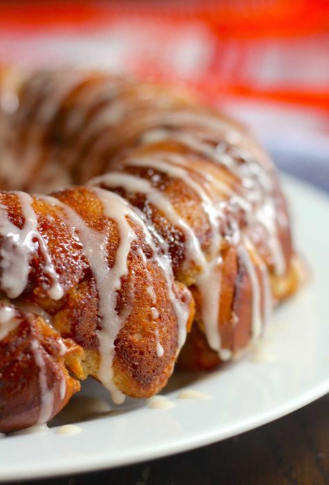 Hawaiian Roll Bundt Cake | 12 Tomatoes Lemon Monkey Bread, Cinnamon Roll Monkey Bread, Hawaiian Roll, Dessert Breakfast, Monkey Bread, Breakfast Cake, Cream Cheese Filling, Cinnamon Roll, Sweets Treats