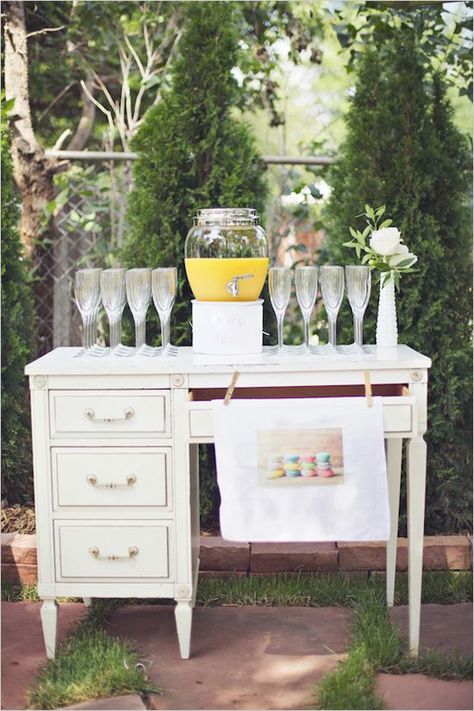 How To Host a Beautiful Backyard Bridal Shower Outdoor Drink Station, Bridal Shower Drinks, Wedding Brunch Reception, Drink Stations, Backyard Bridal Showers, Outdoor Bridal Showers, Summer Bridal Showers, Vintage Bridal Shower, Bridal Shower Outfit