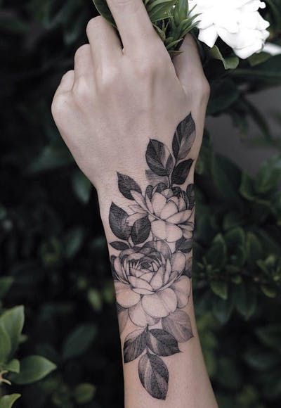 Black Flowers Tattoo, Flower Tattoo Sleeve, Small Wrist Tattoos, Wrist Tattoos For Women, Temporary Tattoo Stickers, Vintage Tattoo, Tattoo Sticker, Body Makeup, Rose Tattoos