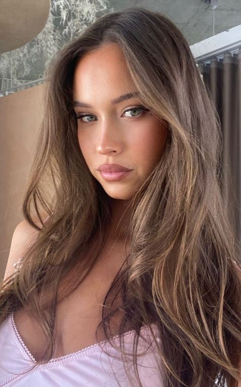 Balyage Long Hair, Cinnamon Hair Colors, Isabelle Mathers, Cinnamon Hair, Natural Glam Makeup, Brown Hair Inspo, Brown Hair Dye, Ash Blonde Hair, Brown Hair Balayage