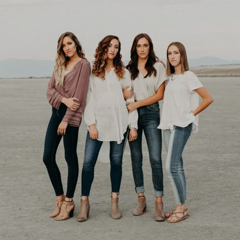 Gardiner Sisters in jeans and casual tops 4 Sister Poses For Pictures, Poses For 4 Sisters, Girls Group Photoshot Style, 4 Sisters Photoshoot, 4 Sisters Photography, La Grande Motte, Group Photo Poses, Group Picture Poses, Sisters Photoshoot Poses