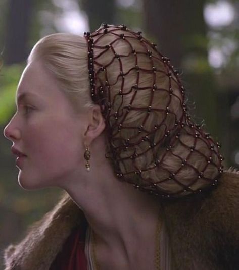 Lucrezia Borgia Hair, Hair Netting, Daenys Targaryen, Historical Hairstyles, Hair Snood, Medieval Hairstyles, Lucrezia Borgia, The Borgias, Hair Nets