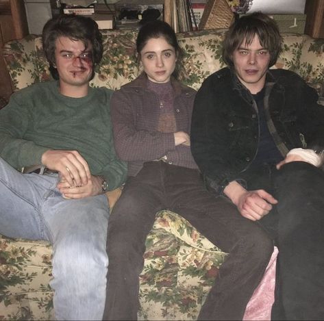 Joe Keery Natalia Dyer, Charlie Heaton, Joe Kerry, Natalia Dyer, Stranger Danger, Stranger Things Kids, Stranger Things Steve, Stranger Things Actors, Stranger Things Tv