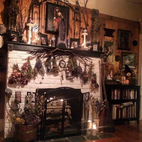 Whimsigothic Outfits, Whimsigothic Decor, Celestial Ceiling, Cottage Goth, Witchy Cottage, Witchy House, Witchy Room, Becoming A Mother, Witch Room