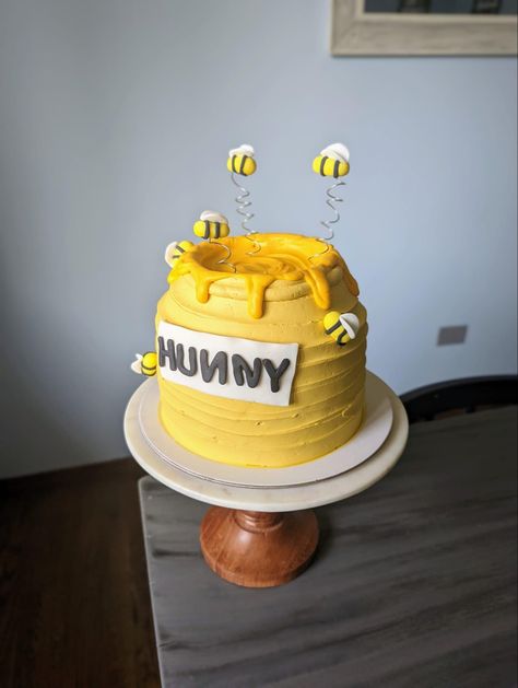 How To Make A Honey Pot Cake, Winnie The Pooh Hunny Pot Cake, Winnie The Pooh Birthday Cakes, Honey Pot Smash Cake, Hunny Pot Smash Cake, Winnie The Pooh Smash Cake, Honey Pot Cake, Hunny Pot Cake, Winnie The Pooh Cakes