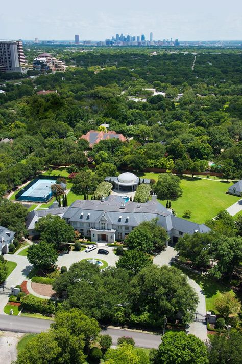 A view of Dallas from Mark Cuban's mansion. Cuban House, Laguna Beach House, Dallas Neighborhoods, Billionaire Homes, Atlanta Neighborhoods, Beach Mansion, Mark Cuban, Resort Style Pool, Downtown Dallas