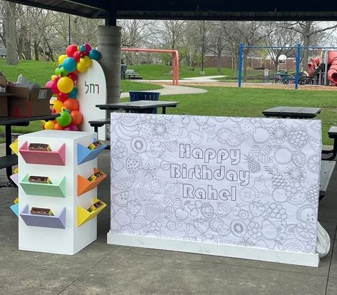 Now that the date is set and the invites are sent, what will the kids actually do once they arrive to the party?! Besides eat cake and open presents, set up a featured coloring wall that the kids can gather around to color based on whatever party theme you choose! #kidspartyactivity #coloringwall #kidscoloring #kidsbirthdayideas #kidspartyinspo Collage Activity, Coloring Station, Coloring Wall, Kids Birthday Party Activities, Coloring Tablecloth, Kids Party Rentals, Colouring Wall, Tutti Frutti Party, Party Stations