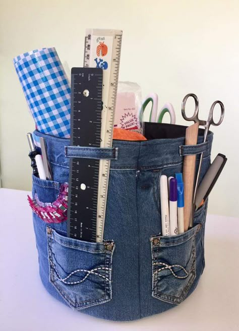 Denim Basket, Återvinna Jeans, Diy Jeans Crafts, Artisanats Denim, Denim Bag Patterns, Denim Crafts Diy, Jeans Crafts, Folded Fabric Ornaments, Blue Jeans Crafts