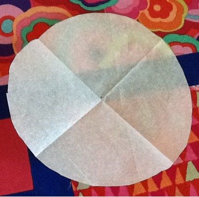 quarter fold for hexagon pattern Drawing A Hexagon, Hexagon Potholder, Crafts Step By Step, Draw A Hexagon, Hexagon Quilt Pattern, Scraps Of Fabric, Cross Quilt, English Paper Piecing Quilts, Quilt As You Go