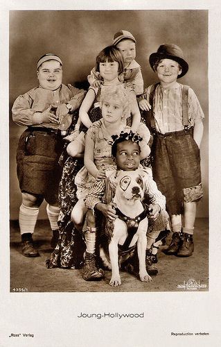 Our Gang. German postcard by Ross Verlag, no. 4356/1, 1929-1930. Photo: Metro-Goldwyn-Mayer. Spanky Little Rascals, The Little Rascals, Our Gang, Little Rascals, American Comedy, Classic Comedies, Old Shows, Old Tv Shows, Vintage Tv