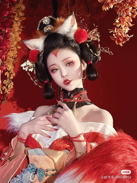 Geisha Poses Reference, Chinese Photoshoot Aesthetic, Women In Kimono Reference, Japanese Oiran Photoshoot, Chinese Opera, Female Drawing, Chinese Hanfu Photoshoot, Good Poses, Figure Poses