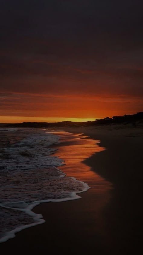 Dark Sunrise Aesthetic, Dark Beach Sunset, Dark Sunset Wallpaper, Sunset Dark Aesthetic, Sunset Over Water, Dark Sunset, Pretty Sunsets, Sunsets And Sunrises, Dark Beach