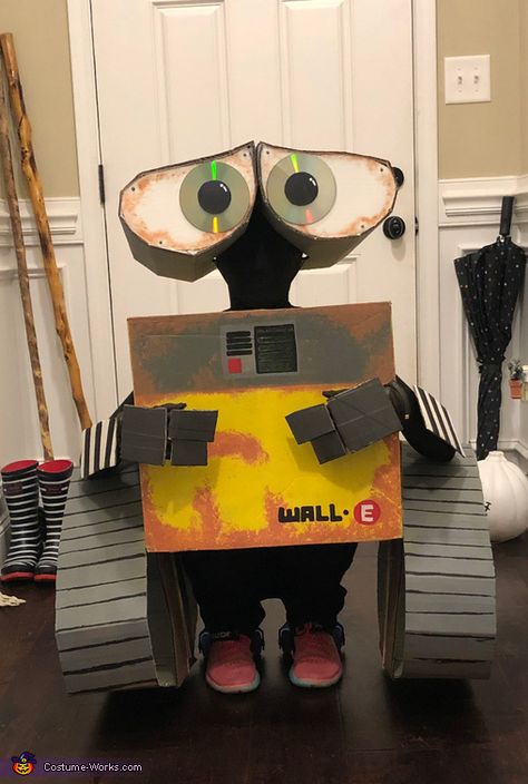 Saxon: I made this costume after the love I have for Wall-E from Disney. It's all cardboard, duct tape and dvds. Walle Costume Adult, Walle Costume, Wall E Costume, Cardboard Costumes, Original Halloween Costumes, Cardboard Construction, Cardboard Costume, Teen Crafts, Wall E Eve