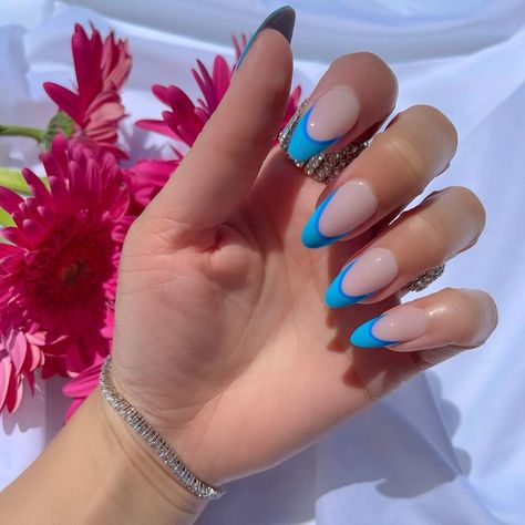 #nailaddict #nailsalon #as #love #longnails #ombrenails #coffinnails #unhas #pedicure #nailsaddict #fashion #glitter #art #nailsmagazine #naturalnails #unhasdecoradas #nailfashion #instagood #kukupalsu #makeup #naillove #lovenails #summernails #notd #explorepage #unhasdasemana #beautiful #unhaslindas #unhasdegel #pinknails Thailand Nails, Nail Base, Wow Nails, Nude Nail, Simple Acrylic Nails, Blue French, Almond Acrylic Nails, Acrylic Nails Coffin Short, Summer Acrylic Nails