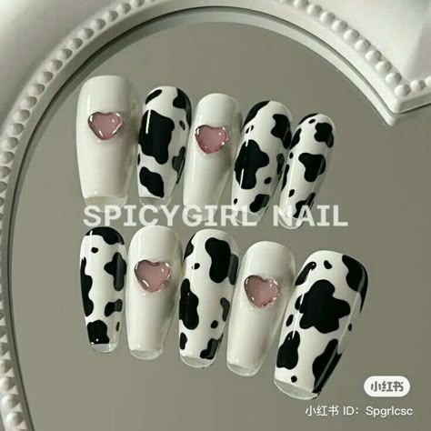 Kutek Disney, Black And White Cow, Cow Nails, Fake Nails Designs, Hello Nails, Pretty Gel Nails, Print Nails, Nails Set, Soft Nails