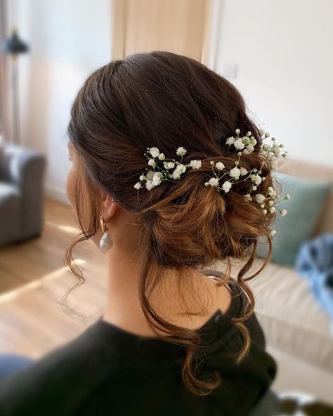 Bridesmaid Gypsophila Hair, Hair With Gypsophila, Gypsophilia Bridesmaids Hair, Wedding Hair Gypsophila, Hairstyles With Gypsum Flowers, Gypsophila Wedding Hair, Gypsophila Hairstyle, Boho Bridal Updo, Wedding Bridesmaid Hair