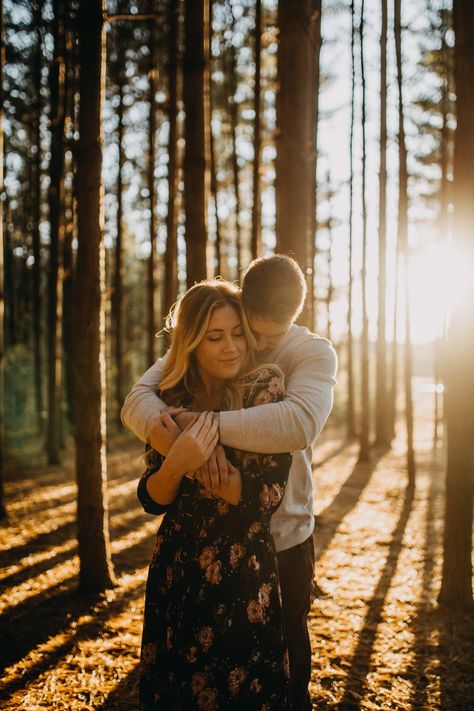 Golden Hour Forest, Couples Home Decor, Couple Forest, Couples Home, Forest Engagement Photos, Foto Prewedding, Shooting Couple, Photography Things, Fall Engagement Pictures