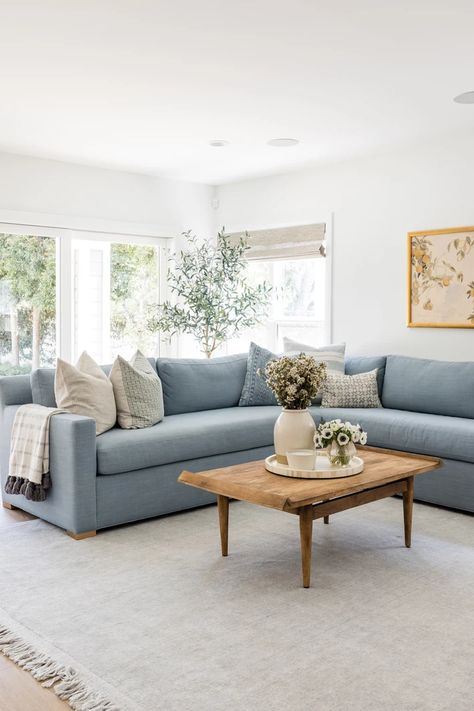 Living Room Design Blue, Modern Coastal Living Room, Blue Couch Living, Corner Sofa Living Room, Blue Sofas Living Room, Blue Couch Living Room, Sofa Design Ideas, White Living Room Decor, Blue Couch