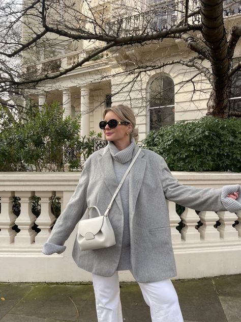 Oversized Blazer Outfit Winter, Grey Oversized Blazer Outfit, Grey Bag Outfit, Celine Triomphe Sunglasses, White Outfit Inspiration, Oversized Blazer Outfit, Celeb Outfits, White Wide Leg Jeans, White Jeans Outfit