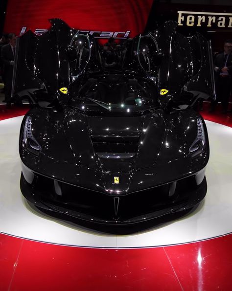 LaFerrari https://www.facebook.com/carros101/ Ferrari Garage, Black Ferrari, Bat Mobile, E90 Bmw, Cars Black, New Ferrari, Ferrari Laferrari, Car Lot, Dream Garage