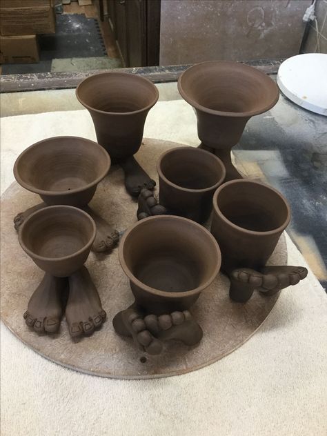 Feet pots, ceramic, maddmud.com Simple Pinch Pot Ideas, Summer Pottery, Throwing Wheel, Hammer Beads, Pottery Aesthetic, Clay Sculpture Art, Pots Ceramic, Pottery Lessons, Ceramic Projects