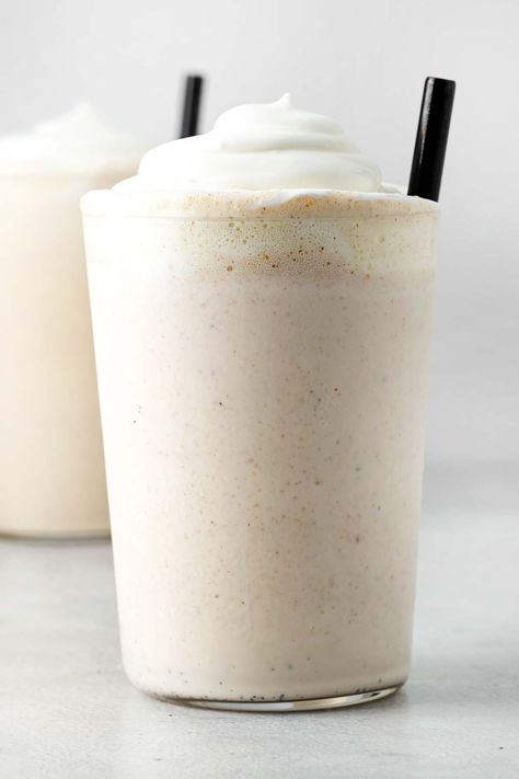 Follow this simple 4-ingredient recipe to make a peanut butter milkshake. It uses the perfect milkshake formula and takes just 3 minutes. Peanut Butter Milkshake Recipe, Vanilla Milkshake Recipe, Peanut Butter Milkshake, Milkshake Recipe Easy, 4 Ingredient Recipes, Making Whipped Cream, Milkshake Recipe, Vanilla Milkshake, Homemade Peanut Butter