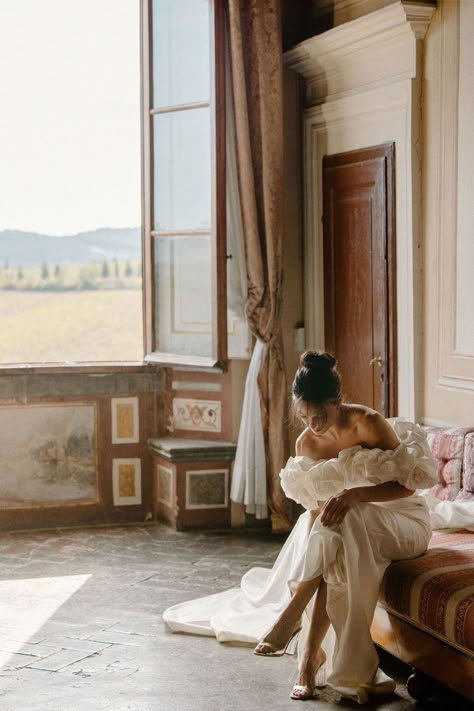 This luxurious and elegant wedding at Villa Corsini in Tuscany Italy was absolutely stunning! Find more wedding inspiration, Tuscany weddings, Italy weddings, Intimate weddings, and elegant Tuscany weddings. Book Katelyn for your Tuscany wedding at katelynbradleyphotography.com! Vogue Wedding Italy, Italian Wedding Elopement, Tuscany Wedding Photography, Tuscany Wedding Photoshoot, Tuscan Wedding Photography, Rome Elopement Photography, Wedding Italy Aesthetic, Wedding Photography Italy, Wedding Photos Italy