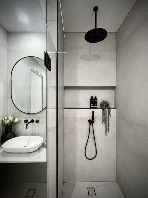 Matte Black Interior Design, Laundry And Powder Room, Ceiling Shower Head, Stone Bathtub, Black Interior Design, Bathroom Design Trends, Colour Contrast, Round Ceiling, Wall Mounted Basins