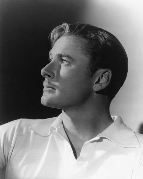 George Hurrell, Errol Flynn, Look At The Moon, Charming Man, Hollywood Icons, Actrices Hollywood, Hollywood Legends, National Portrait Gallery, Golden Age Of Hollywood