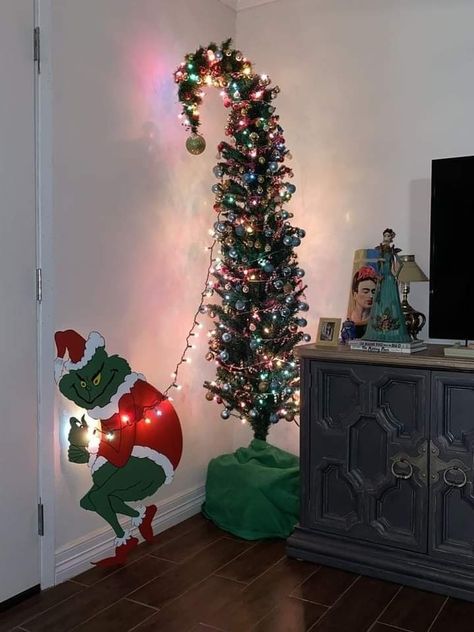 Grinch Cmas Tree, Hrinch Tree, Grinch Christmas Office Decor, Diy The Grinch Decorations, Upside Down Christmas Tree Ideas Grinch, How To Make A Grinch Tree Diy, Grinch Living Room Ideas, Christmas Grinch Themes Ideas, Grinch Chimney Decorations