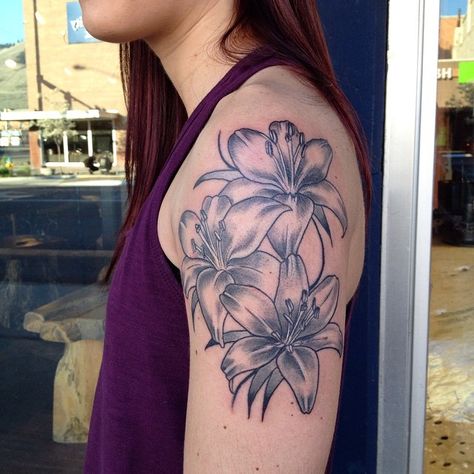 Small Lily Tattoo, Lily Tattoo Designs, Lily Tattoo Meaning, Girl Flower Tattoos, Lilly Tattoo, Lily Tattoos, Lillies Tattoo, Lily Tattoo Design, Lily Flower Tattoos