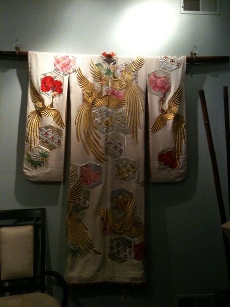 Elegant kimono decorating as a wall mount. Kimono Wall Hanging, Framed Kimono, Kimono Decoration, Display Kimono, Kimono Display, Kimono Ideas, Kimono Gallery, Elegant Kimono, Foyer Ideas