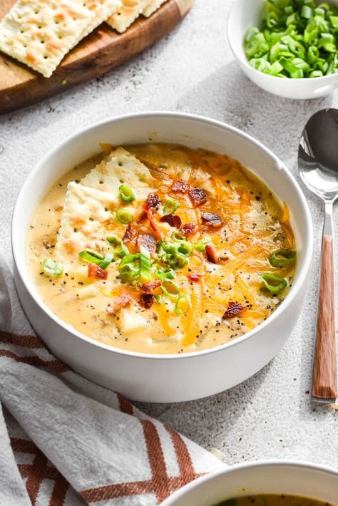 Cheeseburger Chowder Cheeseburger Chowder Soup, Beef Potatoes And Carrots, Ground Beef Potatoes, Bacon Corn Chowder, Bread Bowl Recipe, Beef Potatoes, Bacon Cheeseburger Soup, Cheese Burger Soup Recipes, Potatoes And Carrots