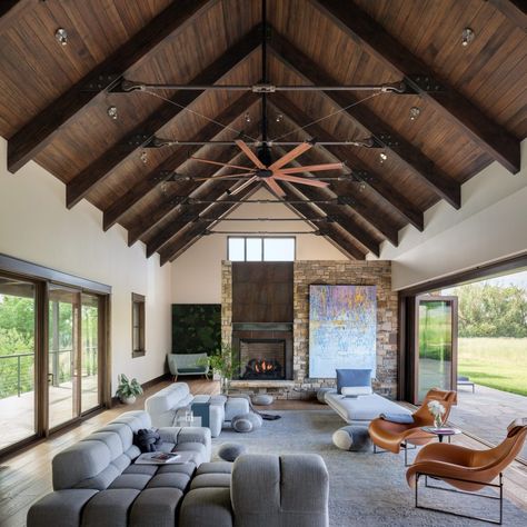 Tumu Studio opens up Flatirons Residence to mountain views Dogtrot House, Desert Living, Built In Furniture, Large Dining Room, Luxe Interiors, Built In Desk, Light House, Pole Barn, Mountain House