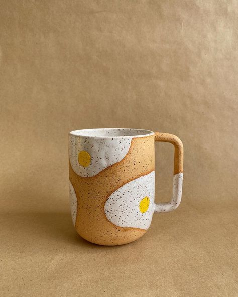 Sam Dodie Studio on Instagram: “Hi everyone! So I found one extra egg mug from the last firing. (found maybe isn’t the best word, more like completely forgot I actually…” Egg Cup Pottery Painting, Pottery Painting Coffee & Tea Cups, Egg Cup Ceramic, Ceramic Egg Cups Handmade, Bee Mug Ceramics, Egg Mug, Dream House Aesthetic, Farmhouse Quilts, Beginner Pottery