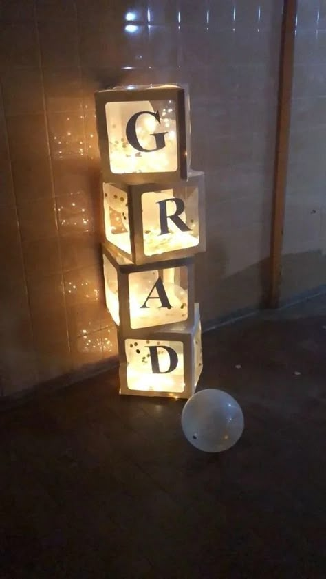 Graduation Reception Decorations, Graduation House Decorations, Graduation Decoration Ideas Backdrops Outdoor, Graduation Party Lights, Graduation Boxes Decor, Indoor Graduation Party Decoration, Back Drop Graduation Ideas, Graduation Party Ideas High School Decor, Graduation Party Entrance Ideas